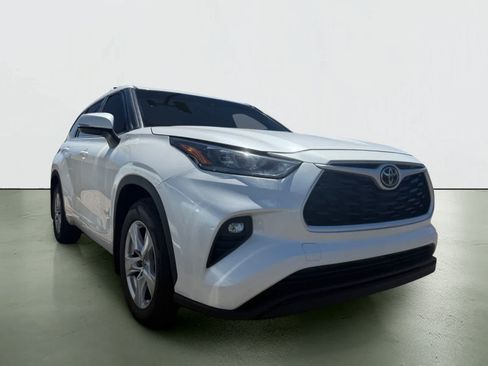Used 2020 Toyota Highlander LE AWD/4WD image 4