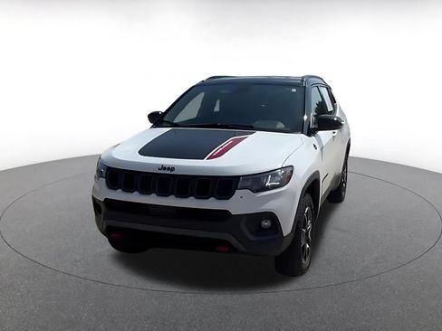 Used 2025 Jeep Compass Trailhawk AWD/4WD image 7