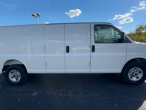New 2025 GMC Savana 2500 Extended w/ Driver Convenience Package image 9