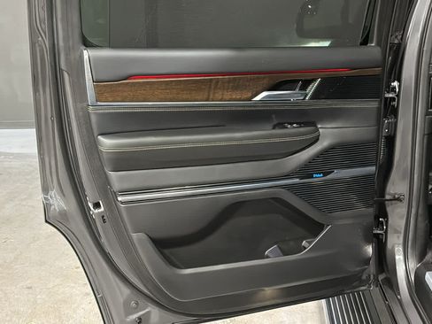 Used 2022 Jeep Grand Wagoneer Series II AWD/4WD image 23