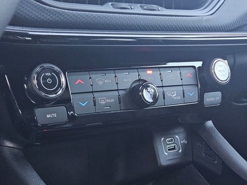 New 2025 Jeep Compass Limited w/ Sun & Sound Group image 19