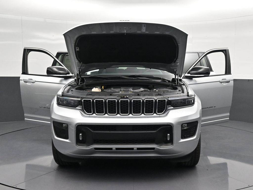 Used 2023 Jeep Grand Cherokee Overland w/ Luxury Tech Group IV RWD image 31