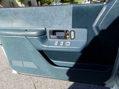 Used 1994 Chevrolet Suburban 4WD image 24