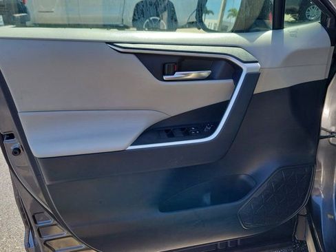 Used 2021 Toyota RAV4 XLE image 16