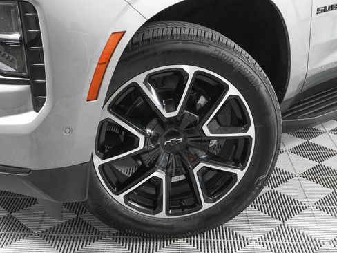 Used 2025 Chevrolet Suburban RST w/ Comfort Package RWD image 32