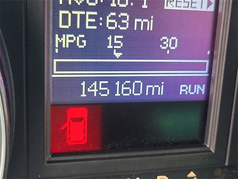 Used 2014 Chrysler Town & Country Limited image 25