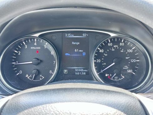 Used 2015 Nissan Rogue SV image 26