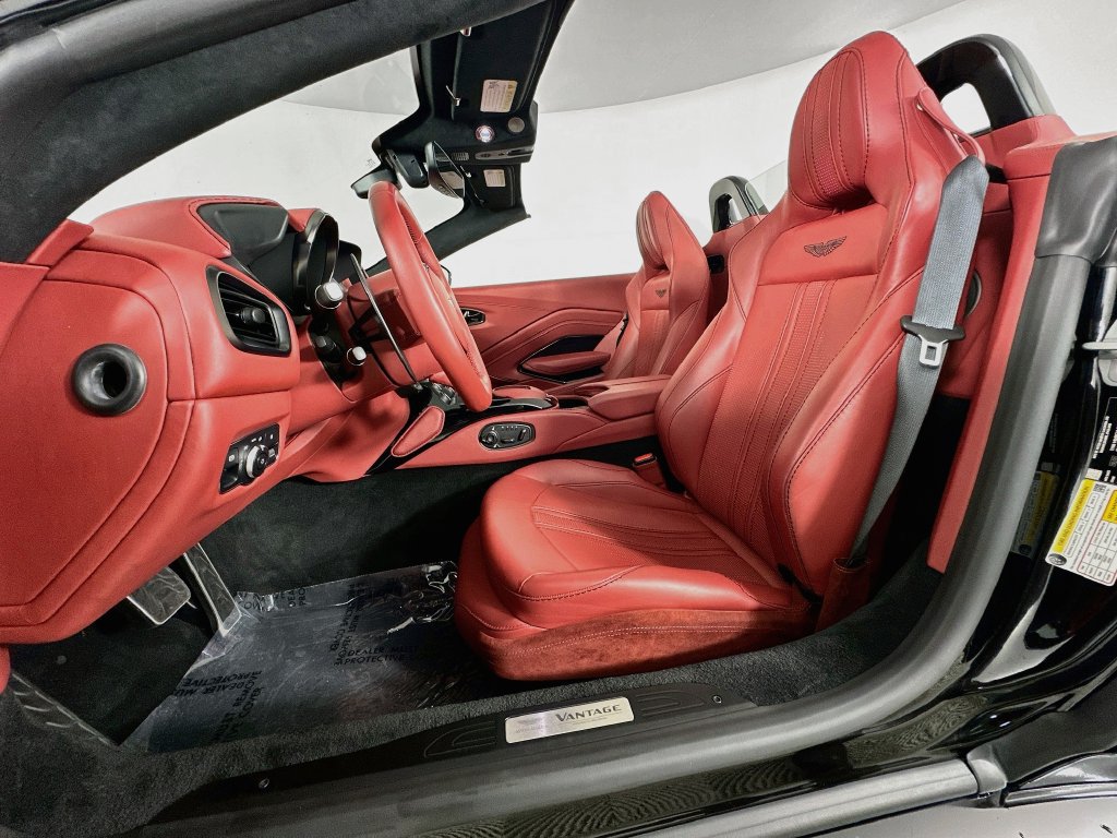Used 2022 Aston Martin V8 Vantage Roadster RWD image 20