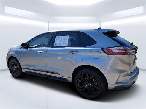 Used 2024 Ford Edge SE w/ Black Appearance Package image 4