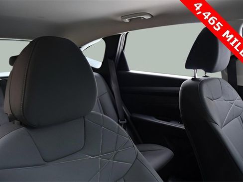 Used 2025 Hyundai Tucson SE image 16