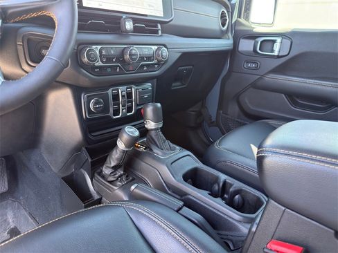 Used 2024 Jeep Wrangler Unlimited Sahara image 21