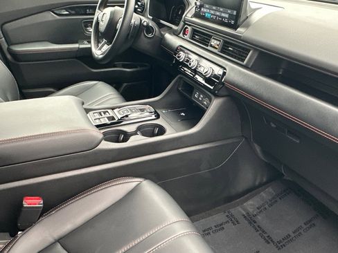 Certified 2025 Honda Pilot TrailSport image 17