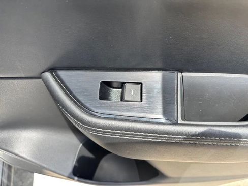 Used 2024 Nissan Rogue SV FWD image 25