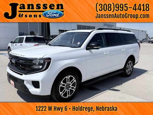 Used 2025 Ford Expedition Max Active AWD/4WD image 2