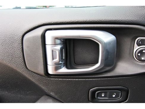 Used 2021 Jeep Wrangler Unlimited Sahara AWD/4WD image 16