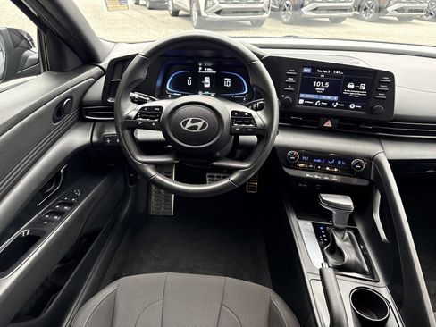 Certified 2025 Hyundai Elantra Sport image 15