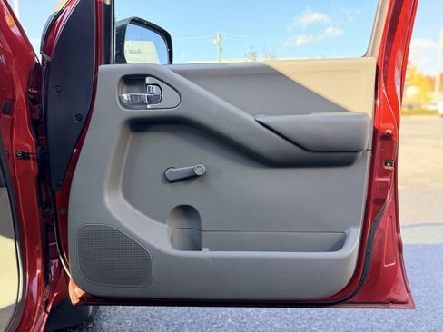 Used 2012 Nissan Frontier S image 24