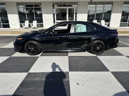 Used 2022 Toyota Camry SE w/ Convenience Package image 1