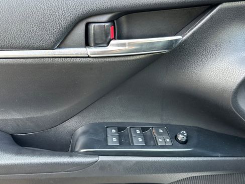 Used 2020 Toyota Camry SE image 12