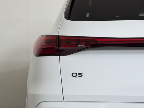 Used 2025 Audi Q5 Premium w/ Convenience Package AWD/4WD image 29