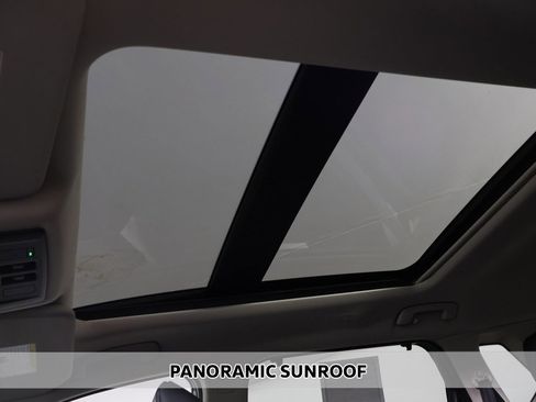 Used 2021 Nissan Rogue SV w/ Premium Package image 3