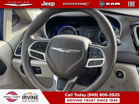 Certified 2019 Chrysler Pacifica L image 15