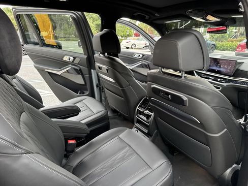 Used 2023 BMW X7 xDrive40i w/ M Sport Package AWD/4WD image 31