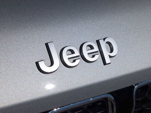 Used 2024 Jeep Grand Cherokee Overland w/ Luxury Tech Group IV image 13