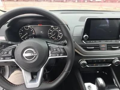 Used 2025 Nissan Altima 2.5 SR FWD image 10