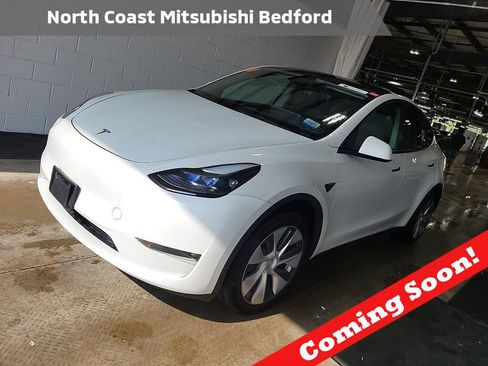 Used 2023 Tesla Model Y Long Range AWD/4WD image 1