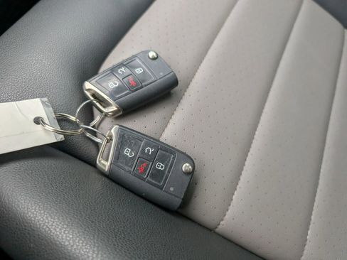 Used 2015 Volkswagen Golf TDI S image 20