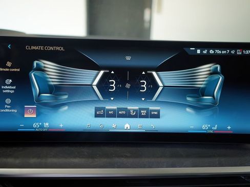 New 2026 BMW X7 xDrive40i w/ Premium Package image 18