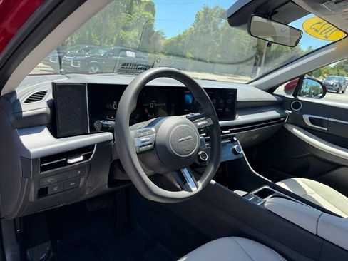 Used 2025 Hyundai Sonata SEL FWD image 32