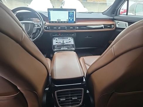 Used 2023 Lincoln Nautilus Reserve w/ Equipment Group 202A image 4