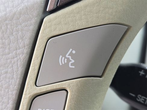 Used 2011 Toyota Avalon Limited image 27