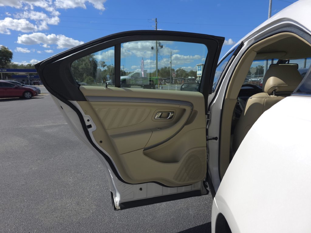 Used 2015 Ford Taurus SEL w/ Equipment Group 201A FWD image 12
