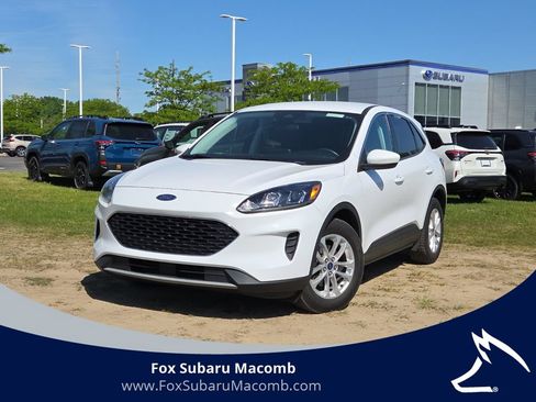 Used 2021 Ford Escape SE w/ Cold Weather Package FWD image 1