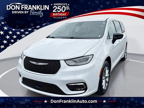 Used 2024 Chrysler Pacifica Touring-L AWD/4WD image 1