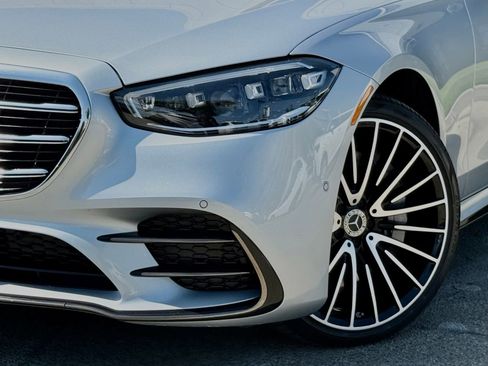 Used 2023 Mercedes-Benz S 580 4MATIC Sedan image 3