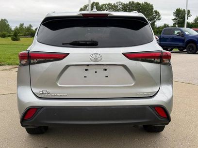 Used 2022 Toyota Highlander XLE