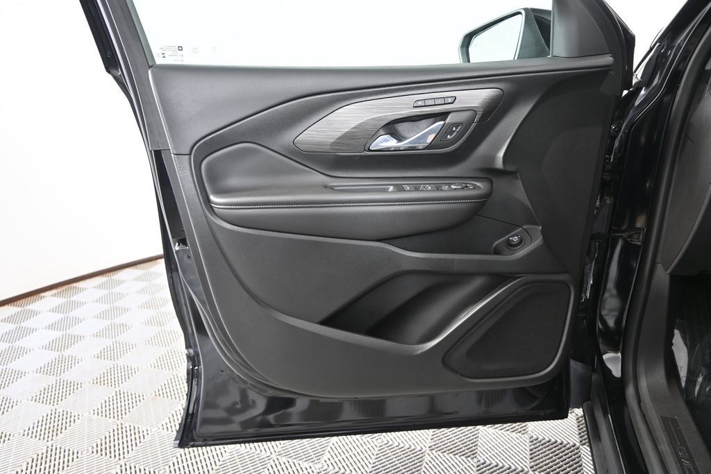 Used 2024 GMC Terrain SLT w/ LPO, Floor Liner Package AWD/4WD image 19