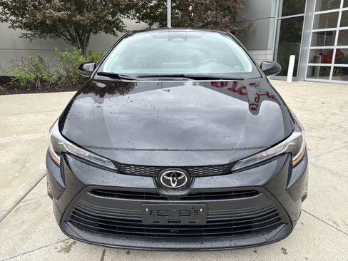 Used 2025 Toyota Corolla LE image 7