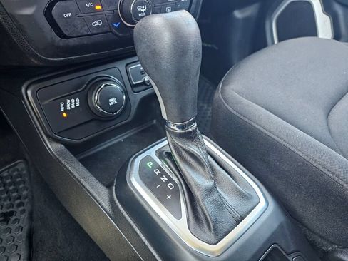 Used 2018 Jeep Renegade Latitude w/ Cold Weather Group AWD/4WD image 30
