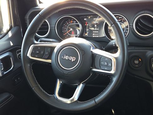 Used 2020 Jeep Gladiator Overland w/ Popular Equipment Package image 14