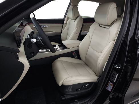 Used 2026 Genesis GV70 2.5T Select AWD/4WD image 9