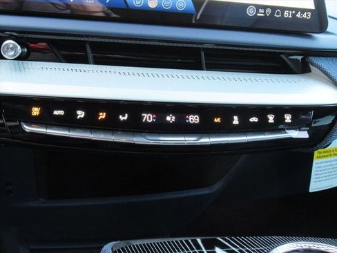 New 2026 Cadillac Optiq Luxury 2 image 24