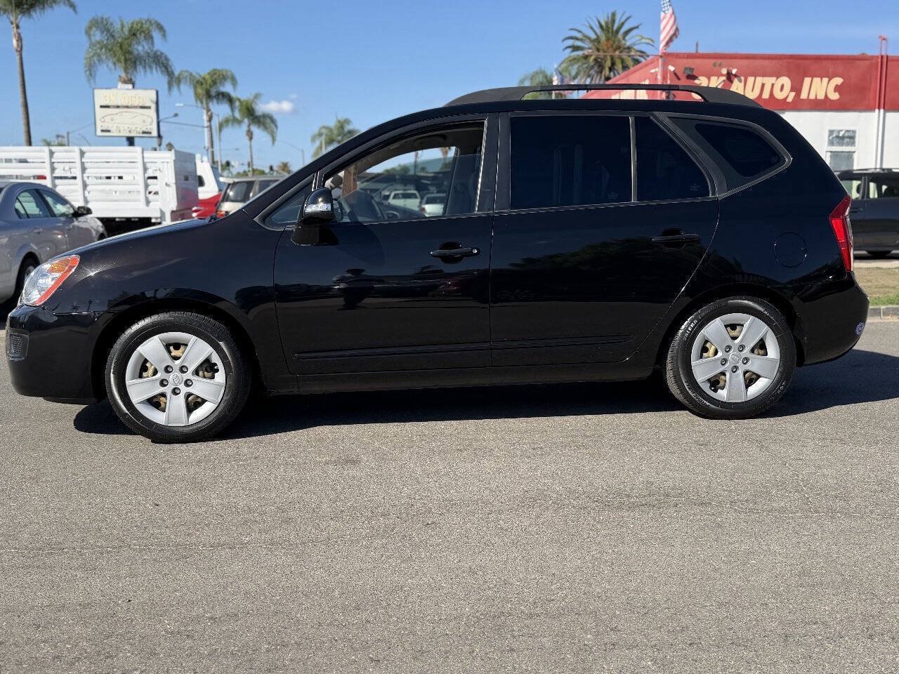 Used 2010 Kia Rondo LX FWD image 8