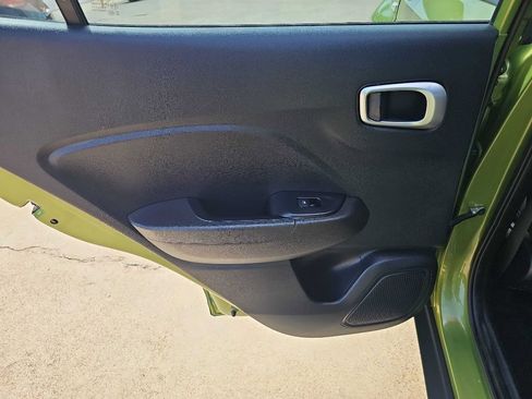 Used 2023 Hyundai Venue SEL image 14