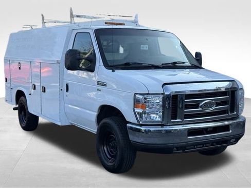Used 2016 Ford E-350 and Econoline 350 Super Duty w/ Power Windows & Locks Group image 3