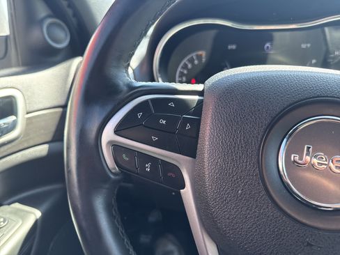 Used 2018 Jeep Grand Cherokee Laredo AWD/4WD image 18